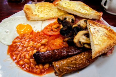 Desayuno típico inglés. © 2013 Garry Knight CC BY 2.0
