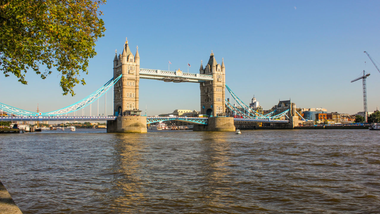 Vista desde el puente-emblemático London Skyline Grande de algodón toalla de té