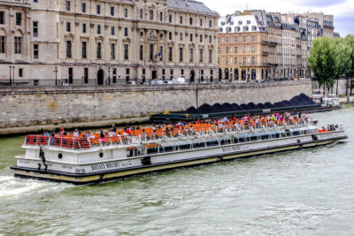 Bateaux Mouches de París, capital de Francia.