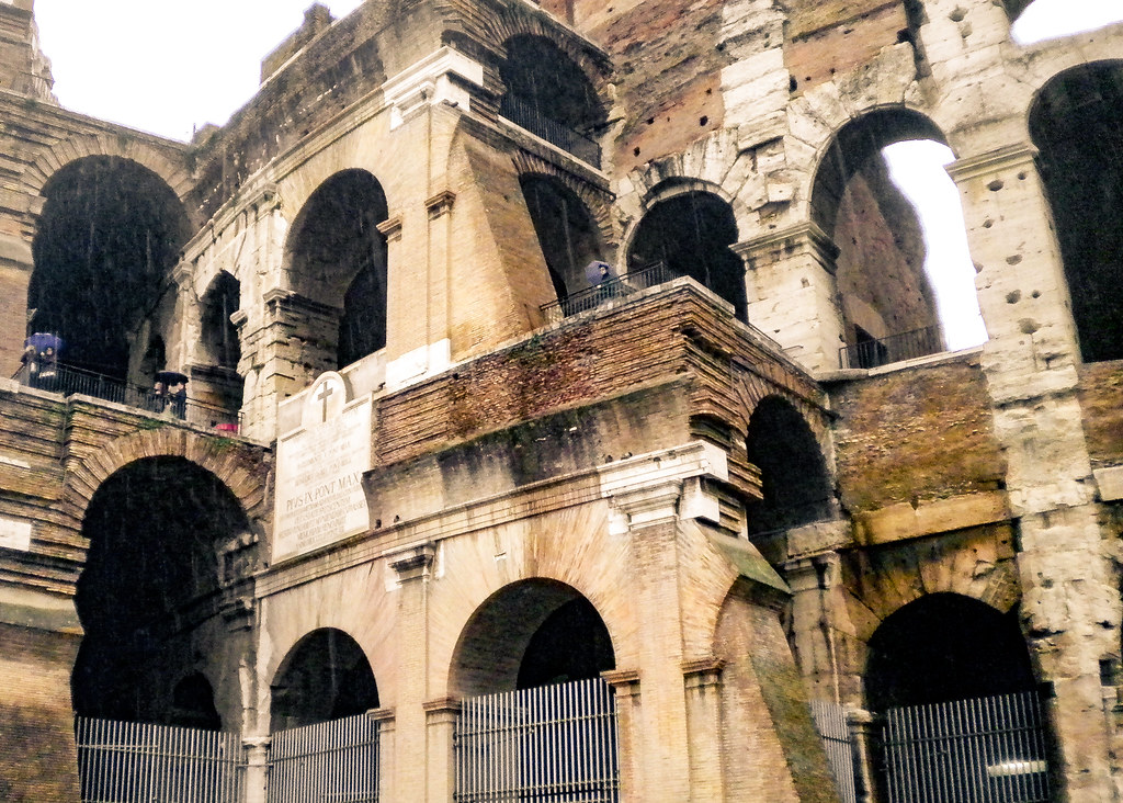 Coliseo de Roma en un día de lluvia.