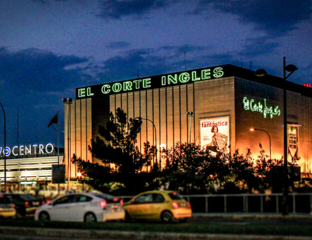 El Corte Inglés, Nuevo Centro, Valencia, España.