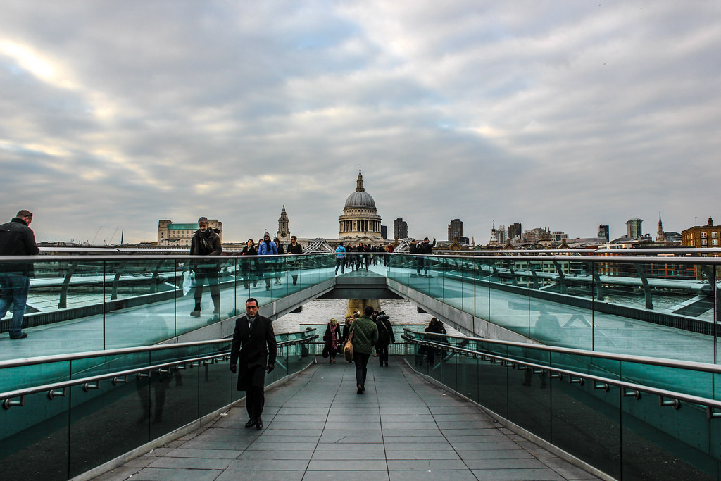 Millenium Bridge de Londres, capital del Reino Unido.