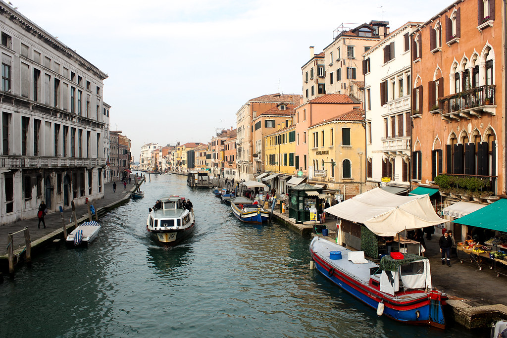 Canal en Venecia, Italia.